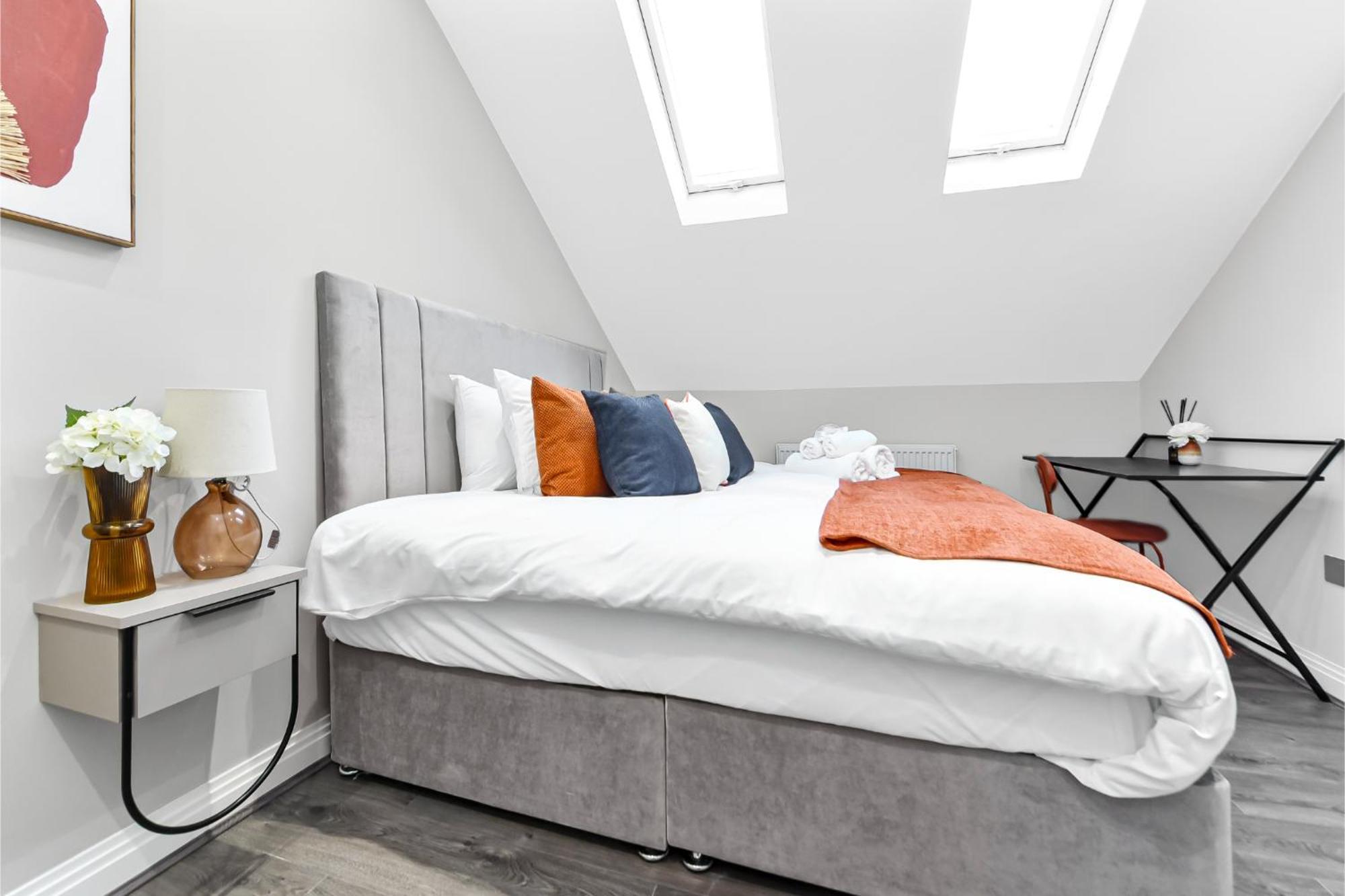Apartment Getaway- Newly Renovated Flat For Groups