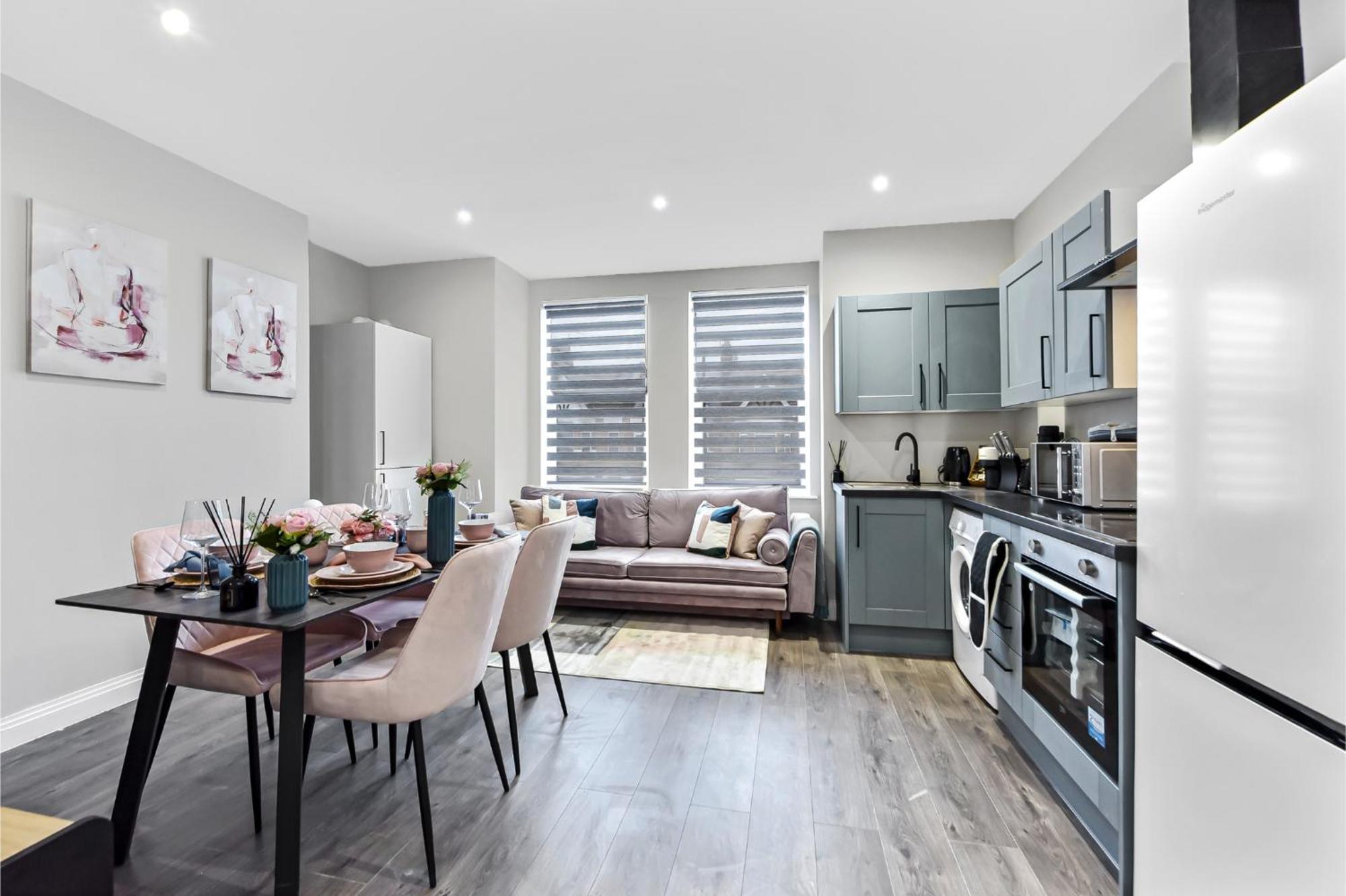 Apartment Getaway- Newly Renovated Flat For Groups *