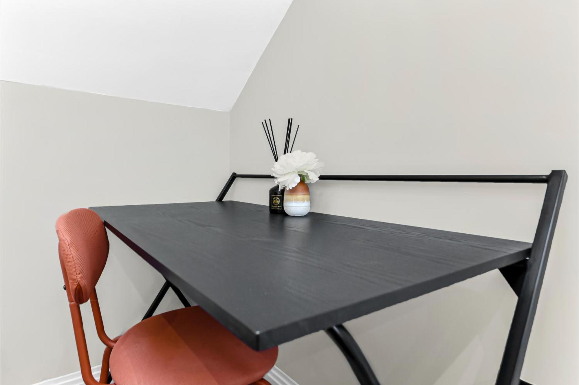Getaway- Newly Renovated Flat For Groups *
