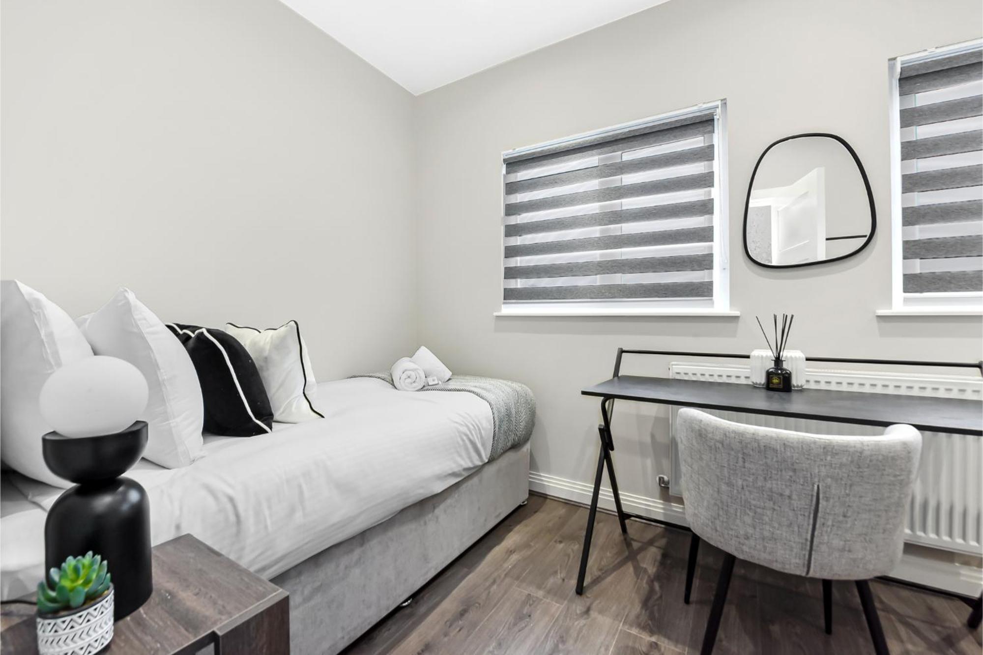 Getaway- Newly Renovated Flat For Groups * Greenford (Greater London)
