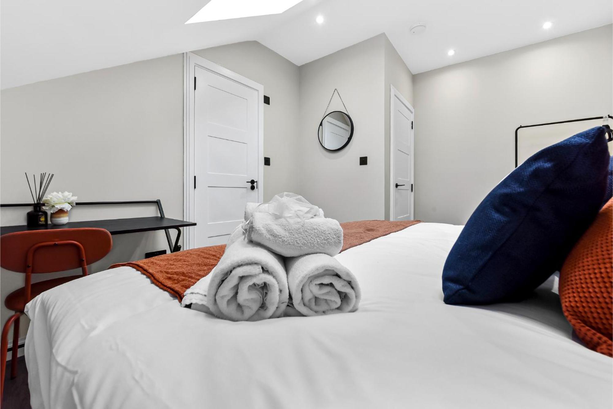 Apartment Getaway- Newly Renovated Flat For Groups