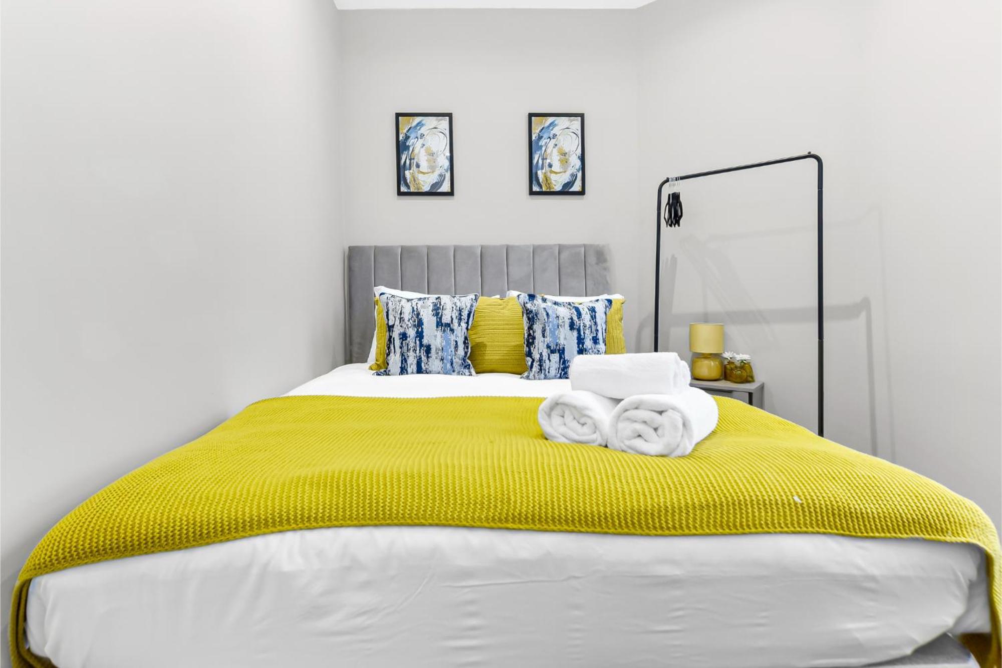 Apartment Getaway- Newly Renovated Flat For Groups *