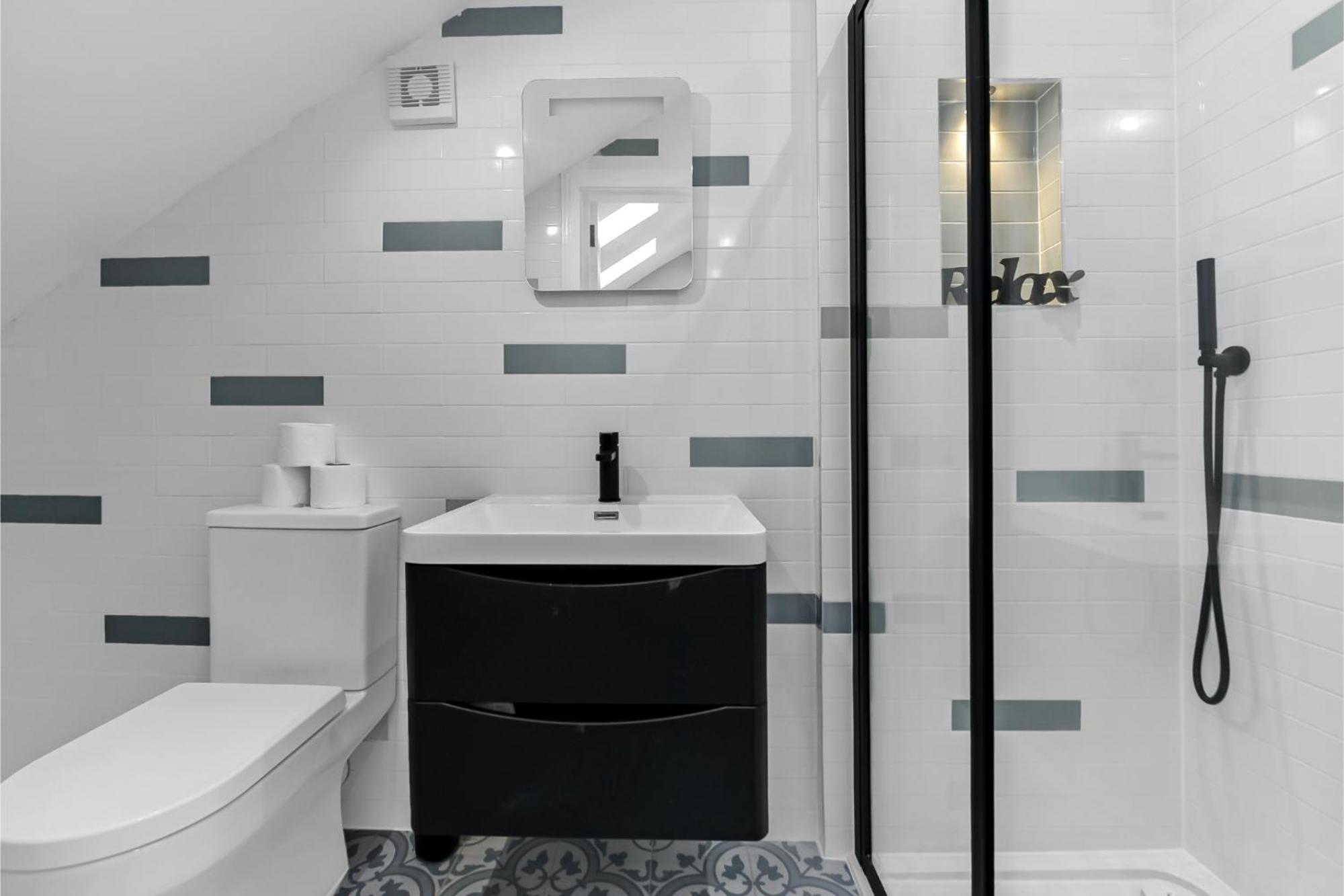 Apartment Getaway- Newly Renovated Flat For Groups *