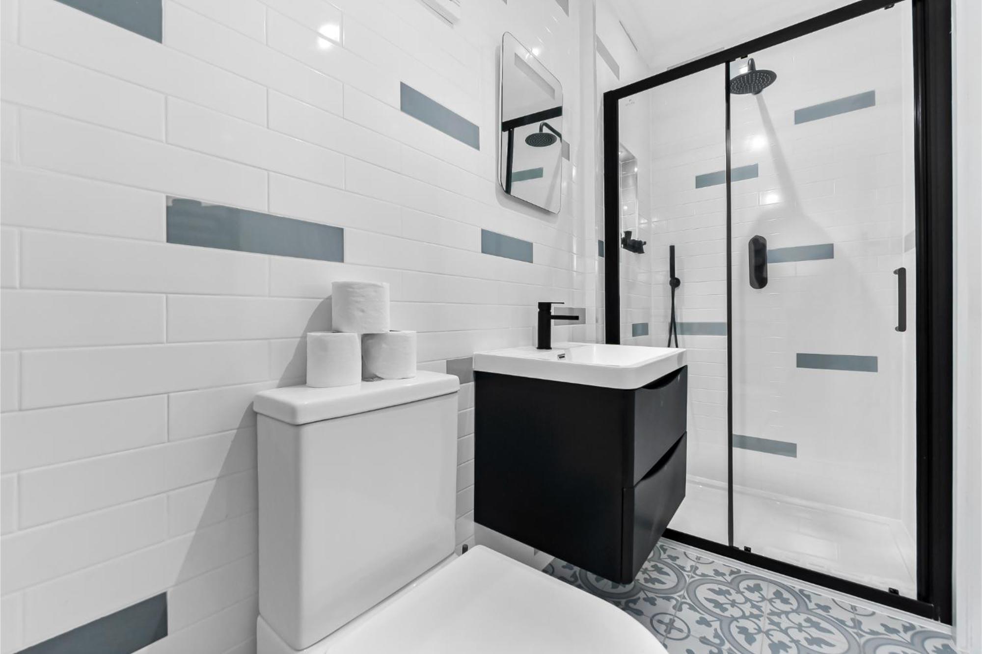 Apartment Getaway- Newly Renovated Flat For Groups
